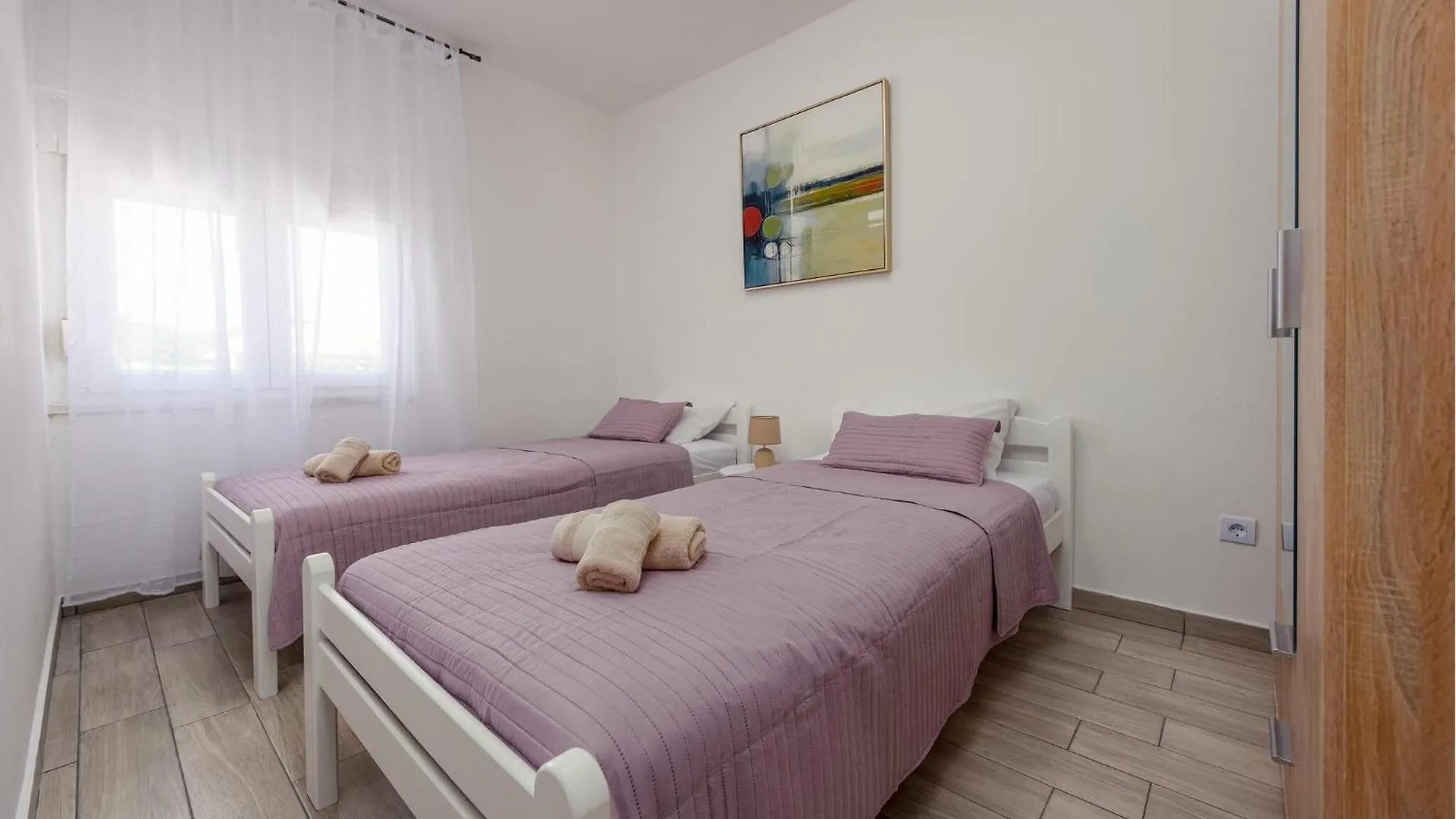 Lovely Home In Zelengrad With Private Swimming Pool, Can Be Inside Or Outside בית נופש