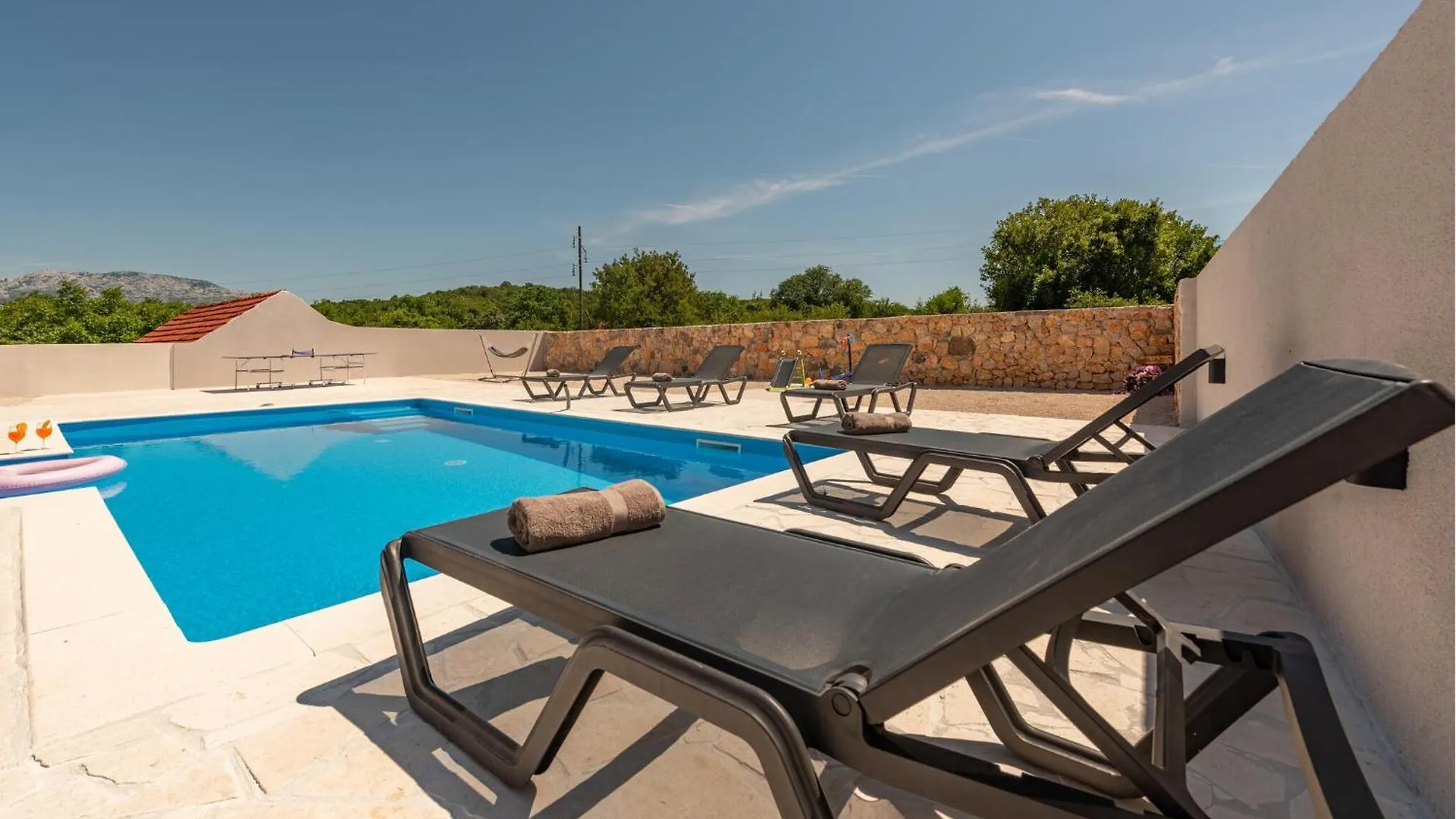 Lovely Home In Zelengrad With Private Swimming Pool, Can Be Inside Or Outside 別荘