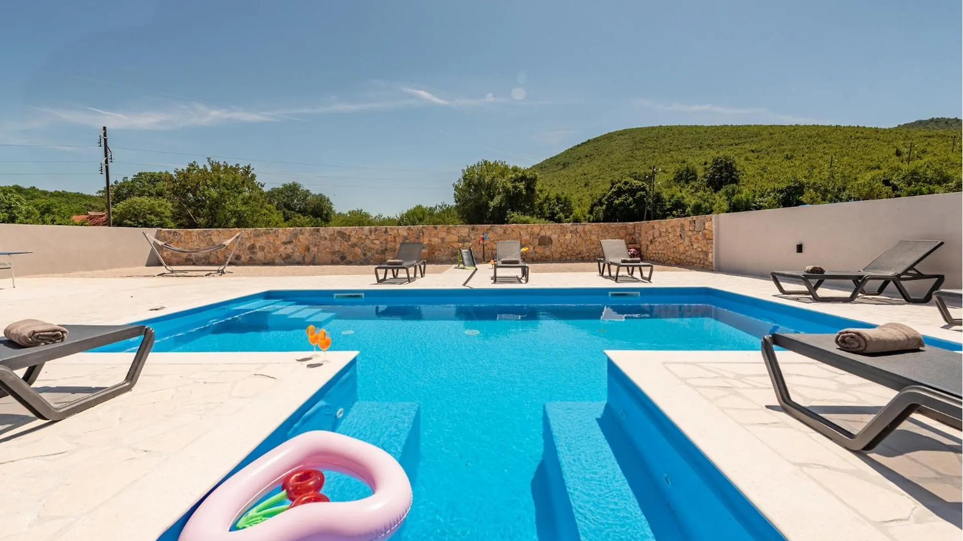 בית נופש Lovely Home In Zelengrad With Private Swimming Pool, Can Be Inside Or Outside