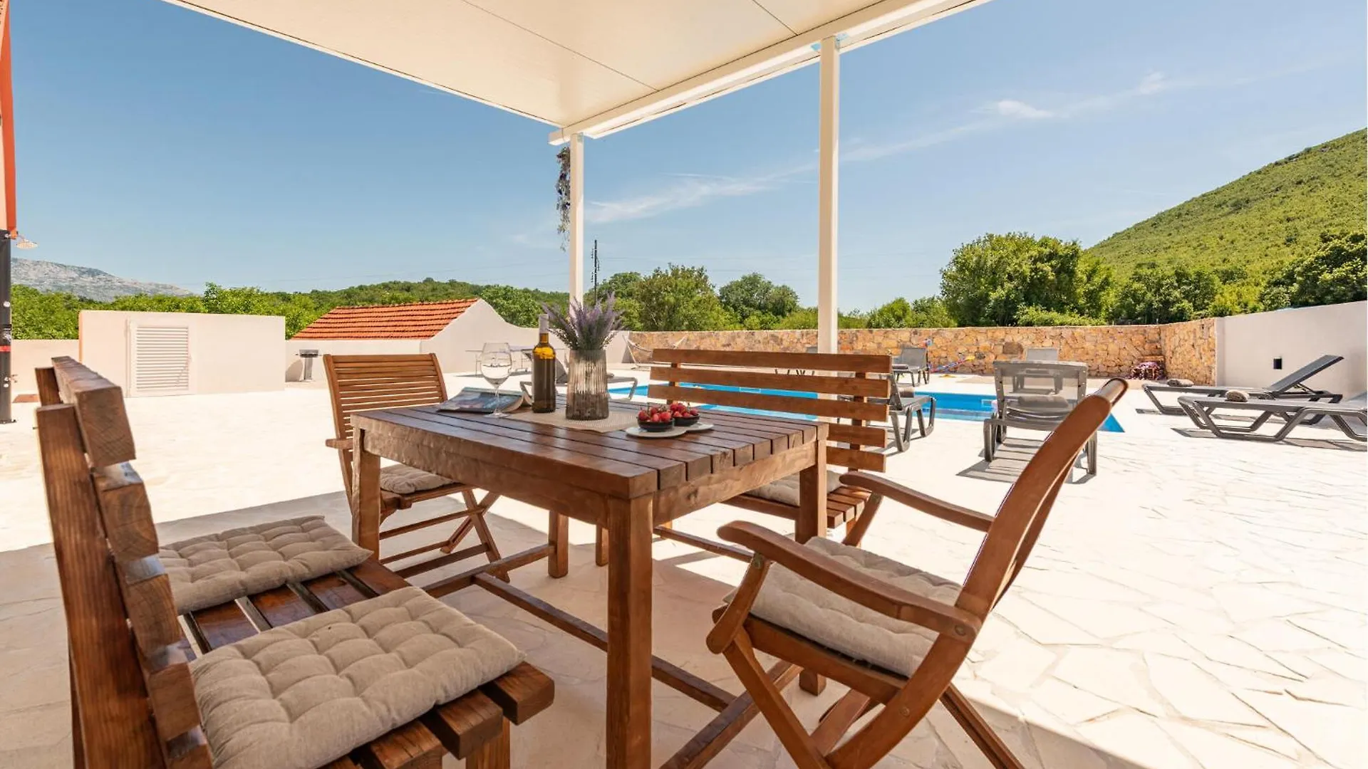 Lovely Home In Zelengrad With Private Swimming Pool, Can Be Inside Or Outside 別荘