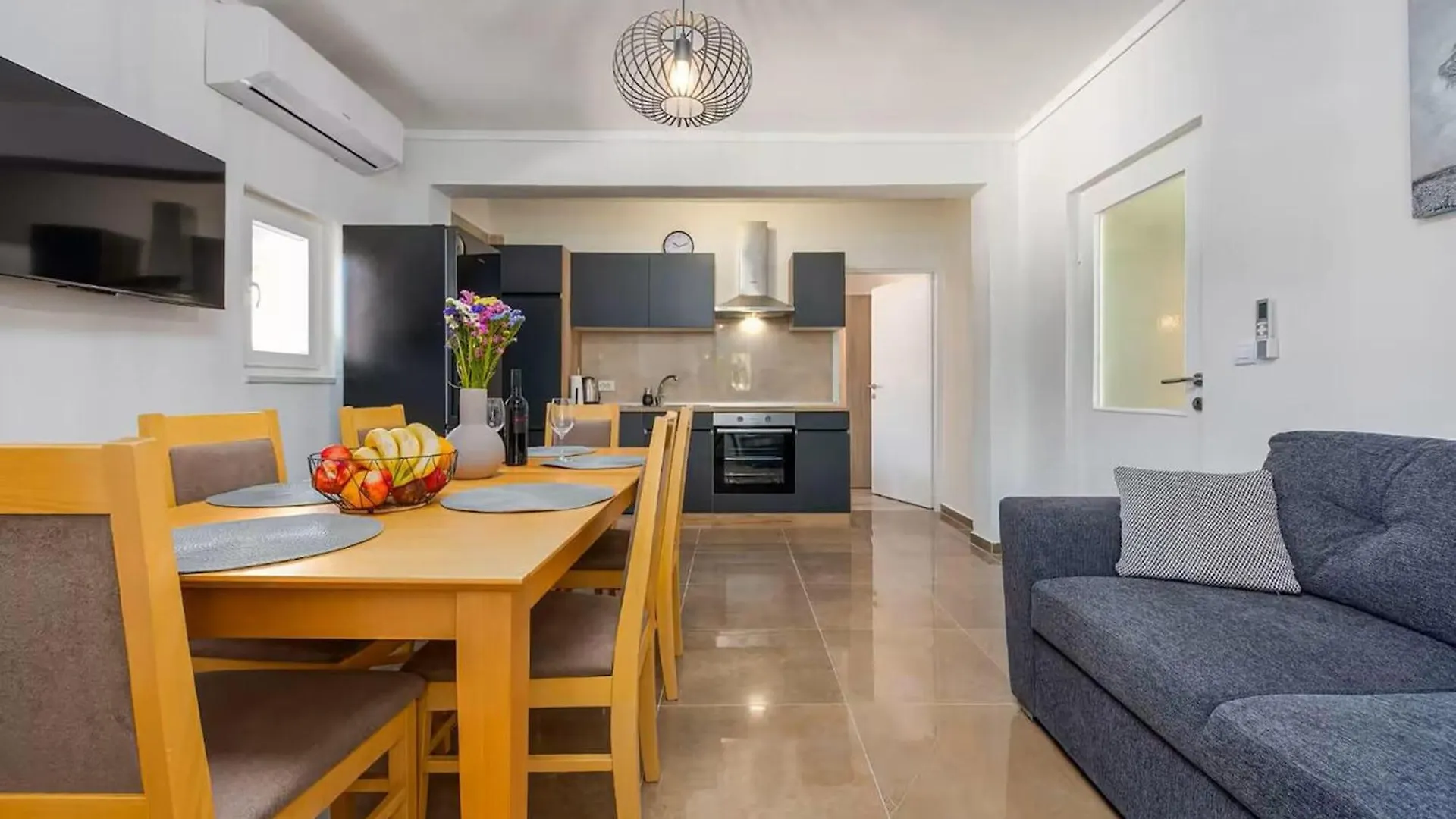 בית נופש Lovely Home In Zelengrad With Private Swimming Pool, Can Be Inside Or Outside